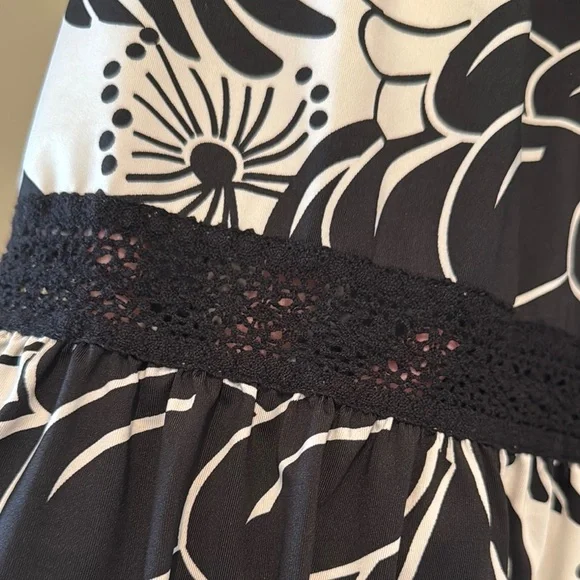 Floral Black and White Women's skirt - Picture 3 of 3